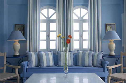 Interior designing ideas for making your living room blue & white